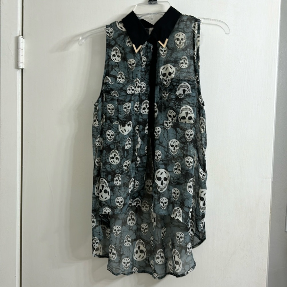 2010s soft grunge asymmetrical hem skull sleeveless button down w collar detail